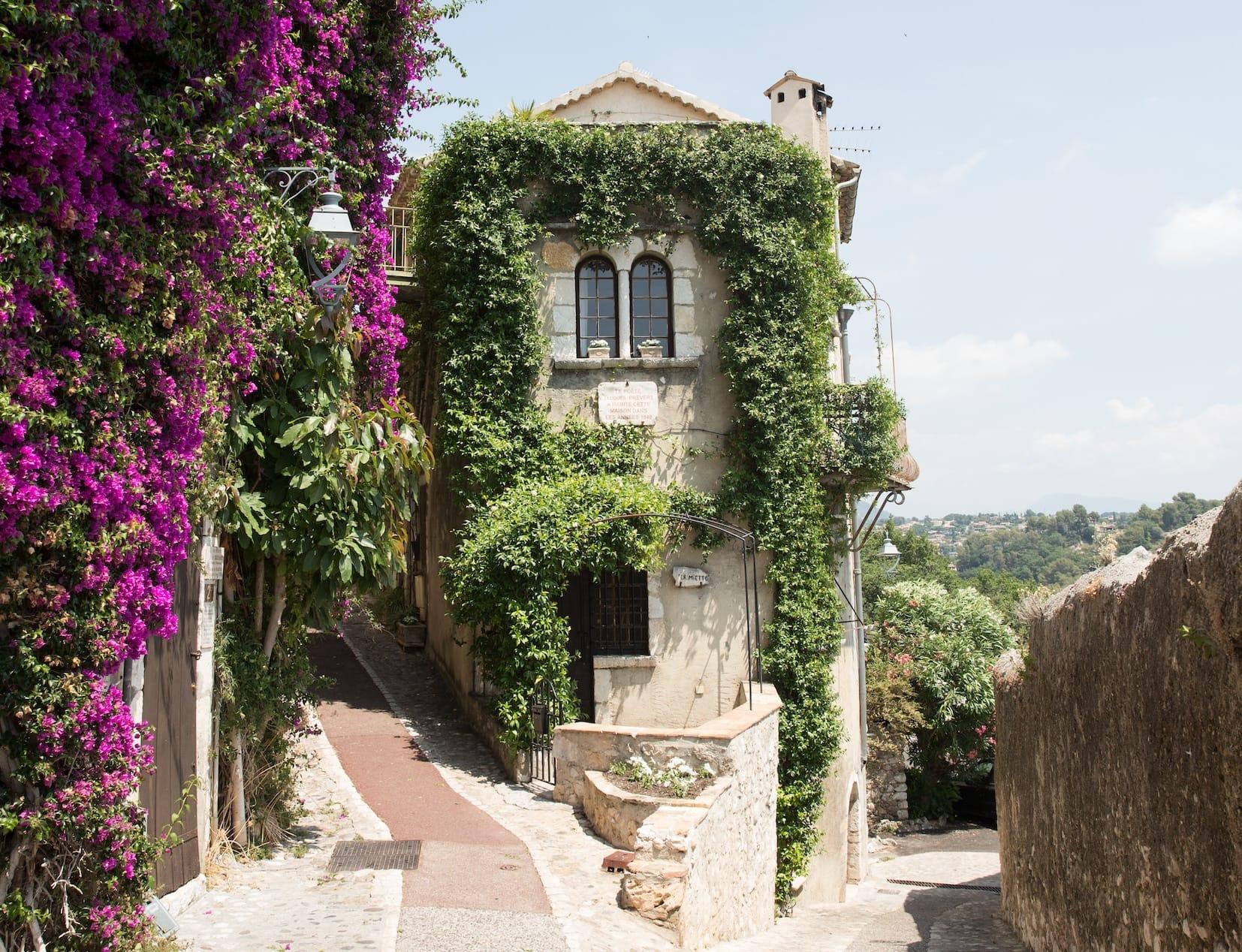 その他 Artbeats French Towns & Villages The most beautiful artists' villages to stay in across France